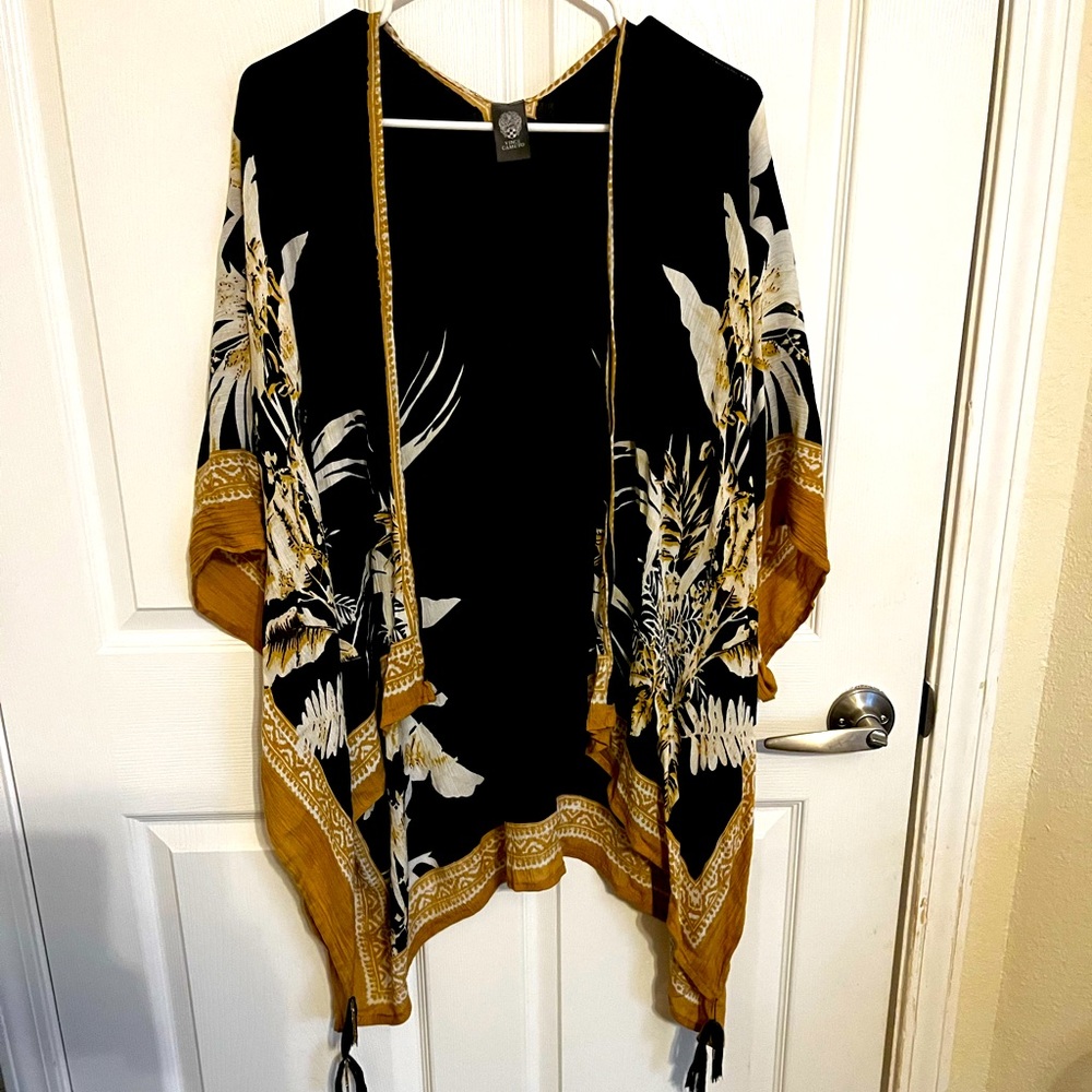 Vince Camuto top shawl - excellent condition